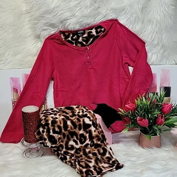 887  XOXO Pink & animal print pajama & Socks Size L Gift Set NWT - Picture 2 of 5